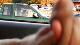 هناك اثنان من مقاطع  ...
