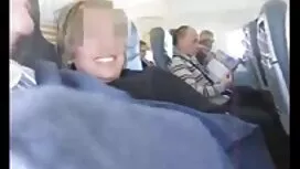 أختي تتطلع إلى مقاطع ...