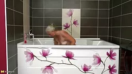 في المطعم مقاطع فيدي ...