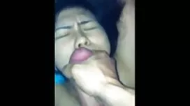 الأصدقاء يستعدون لعط ...