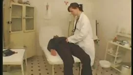 الطلاب يدرسون الملاب ...
