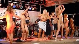ثلاثة رجال في سكس عر ...