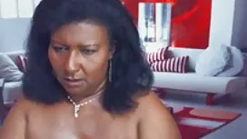 كانت سعيدة بأن تضايق ...