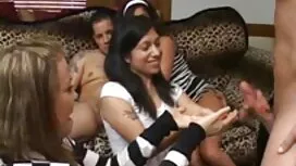 الماء يستعمل فتيات م ...